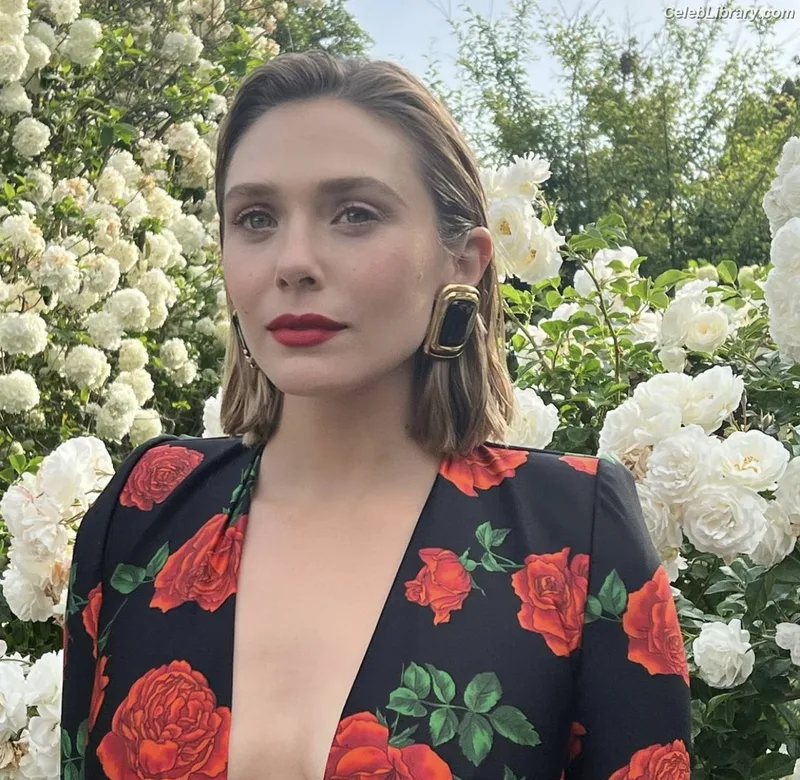 Elizabeth Olsen photo 13 of 2302