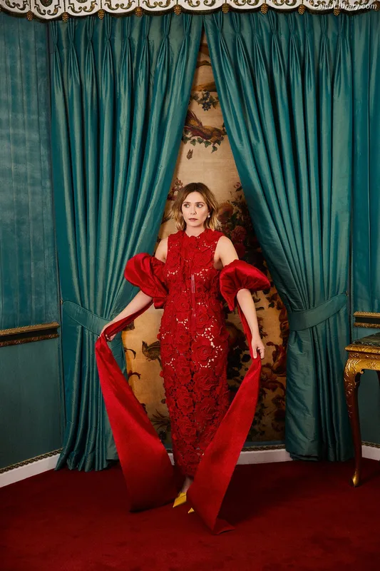 Elizabeth Olsen photo 3 of 2302