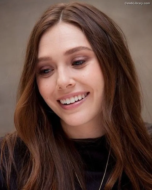 Elizabeth Olsen photo 9 of 2302