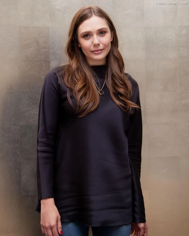 Elizabeth Olsen photo 11 of 2302