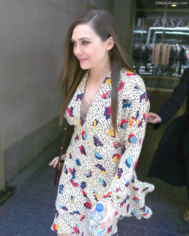 Elizabeth Olsen photo 21 of 2302