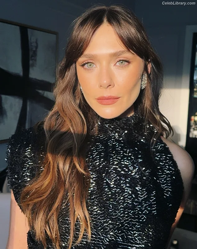 Elizabeth Olsen photo 18 of 2302