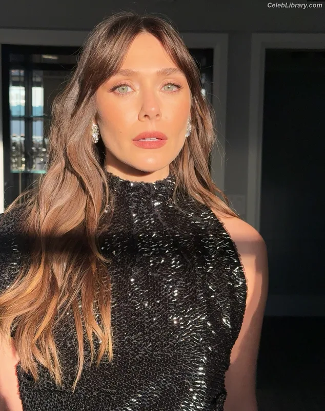 Elizabeth Olsen photo 19 of 2302