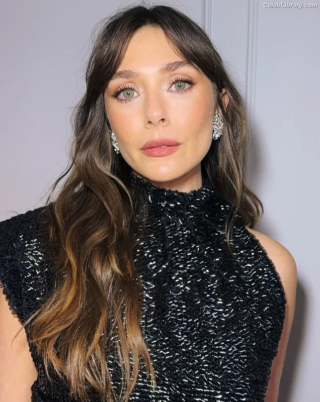 Elizabeth Olsen photo 20 of 2302