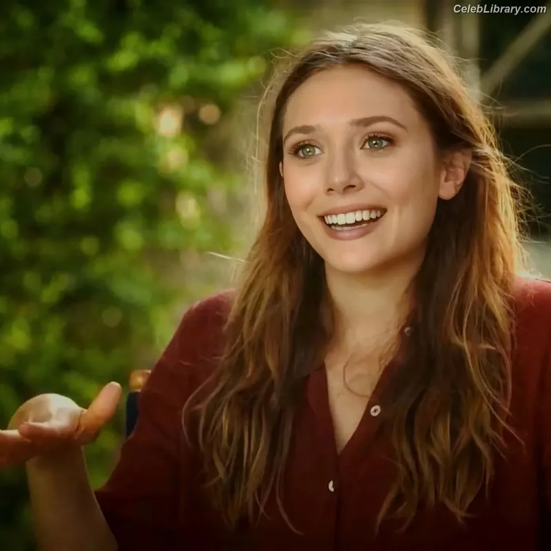 Elizabeth Olsen photo 12 of 2302