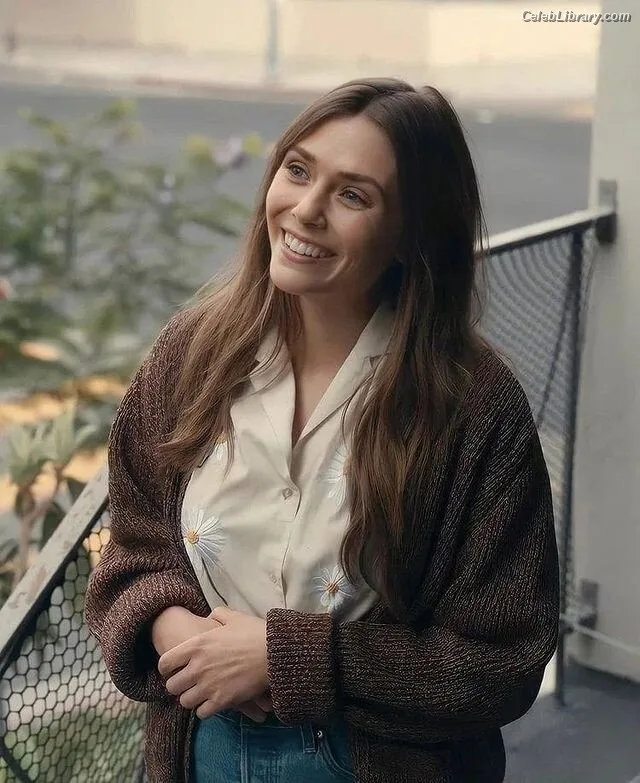 Elizabeth Olsen photo 13 of 2302