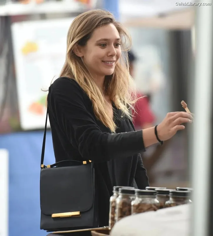 Elizabeth Olsen photo 23 of 2302
