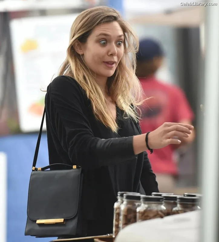 Elizabeth Olsen photo 24 of 2302