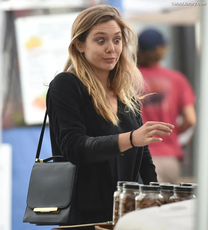 Elizabeth Olsen photo 4 of 2302
