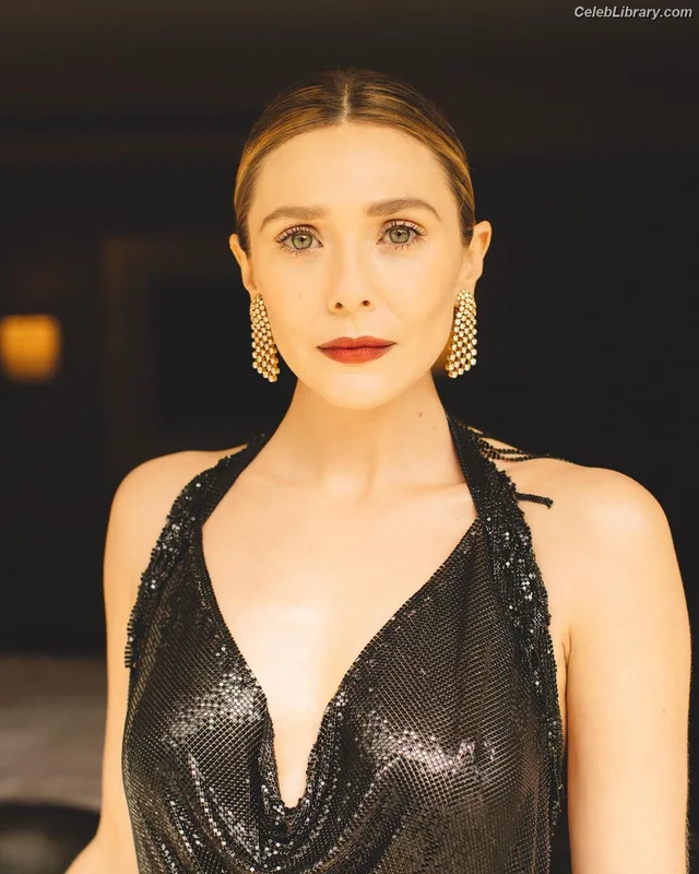 Elizabeth Olsen photo 8 of 2302