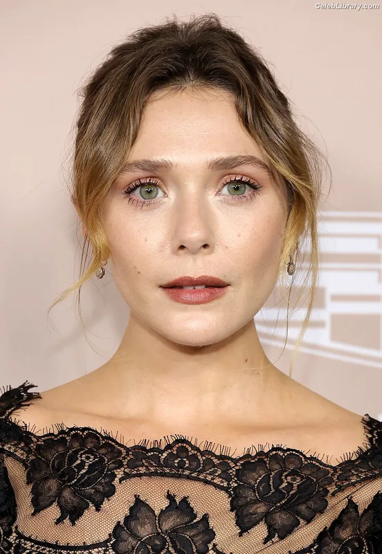 Elizabeth Olsen photo 10 of 2302