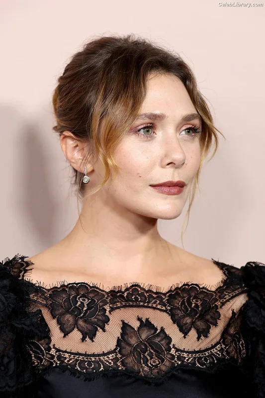 Elizabeth Olsen photo 12 of 2302
