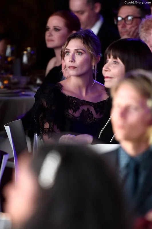 Elizabeth Olsen photo 18 of 2302