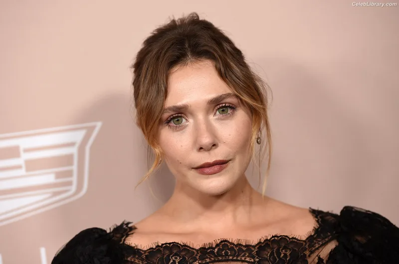 Elizabeth Olsen photo 24 of 2302