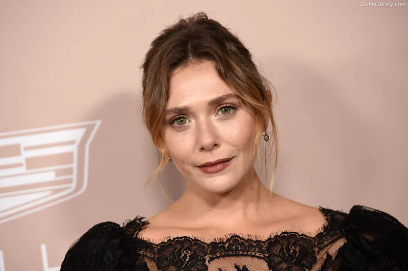 Elizabeth Olsen photo 1 of 2302