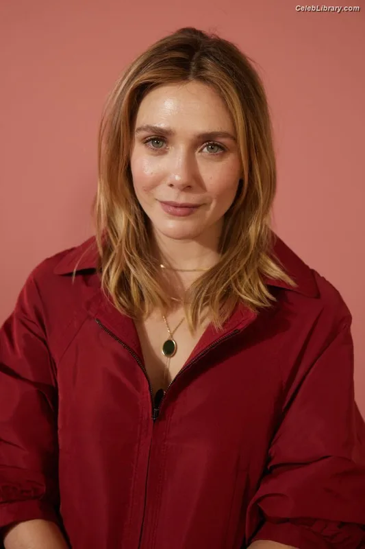 Elizabeth Olsen photo 17 of 2302