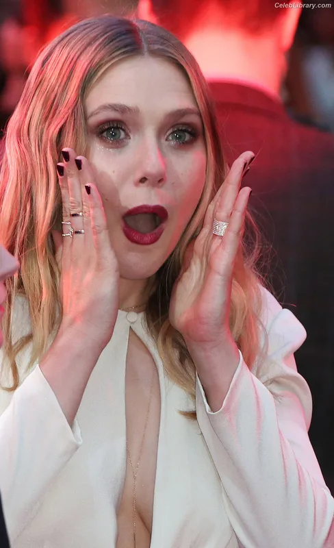 Elizabeth Olsen photo 21 of 2302