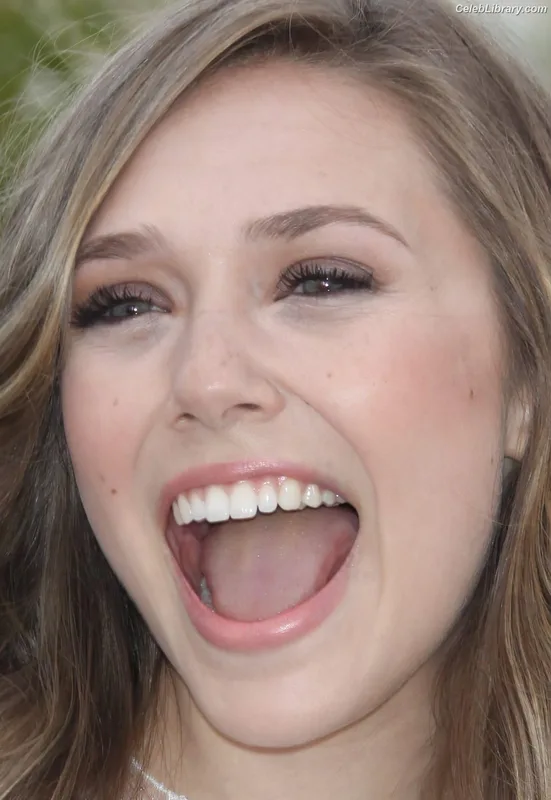 Elizabeth Olsen photo 1 of 2302