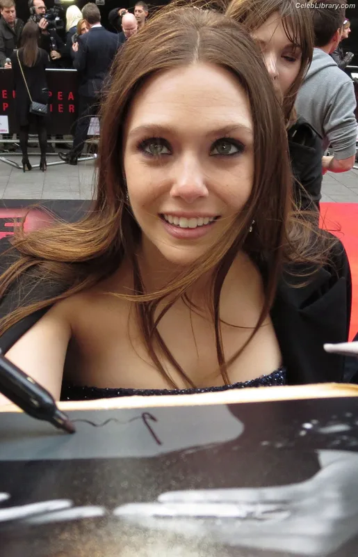 Elizabeth Olsen photo 4 of 2302