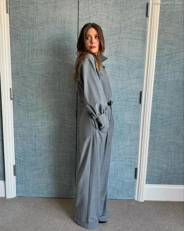 Elizabeth Olsen photo 7 of 2302