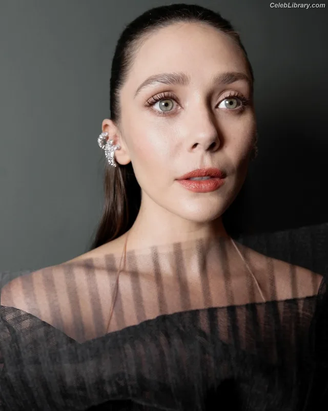 Elizabeth Olsen photo 11 of 2302