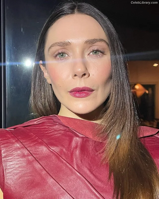 Elizabeth Olsen photo 13 of 2302