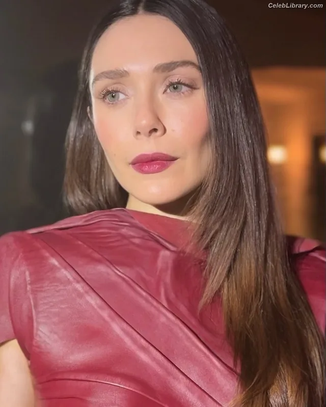 Elizabeth Olsen photo 14 of 2302