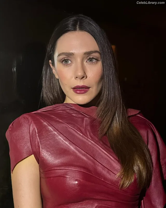 Elizabeth Olsen photo 15 of 2302