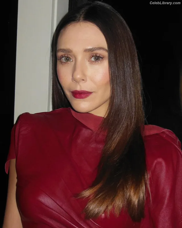 Elizabeth Olsen photo 16 of 2302