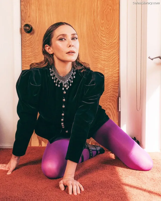 Elizabeth Olsen photo 17 of 2302