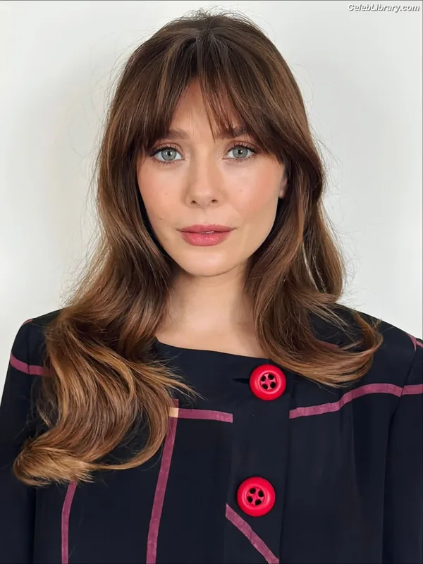 Elizabeth Olsen photo 5 of 2302