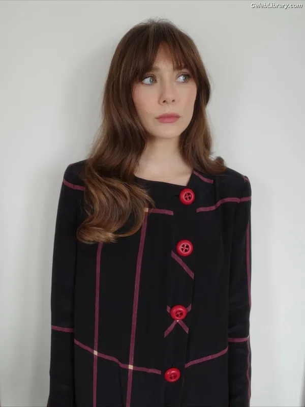 Elizabeth Olsen photo 6 of 2302