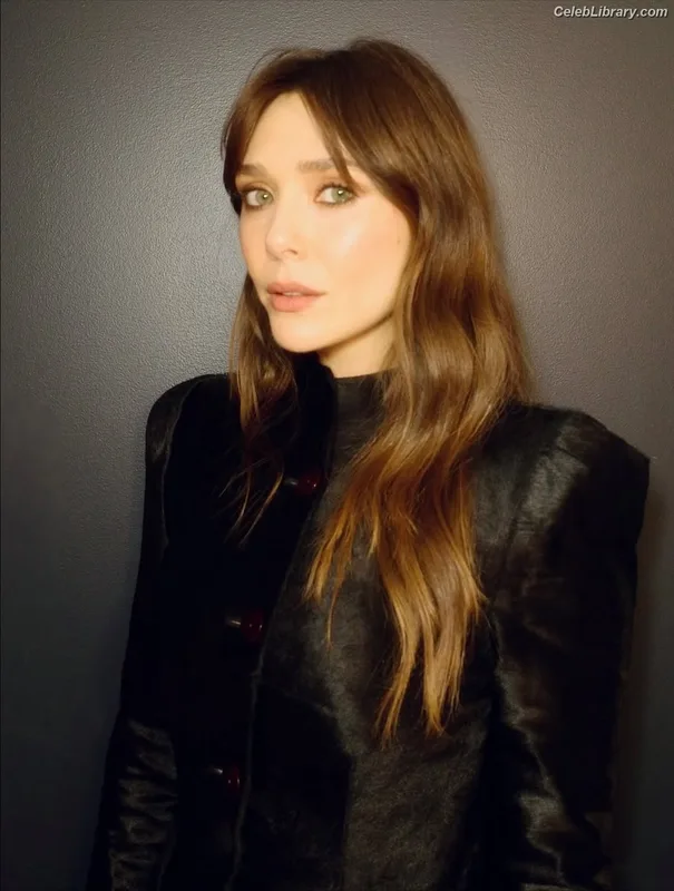 Elizabeth Olsen photo 8 of 2302