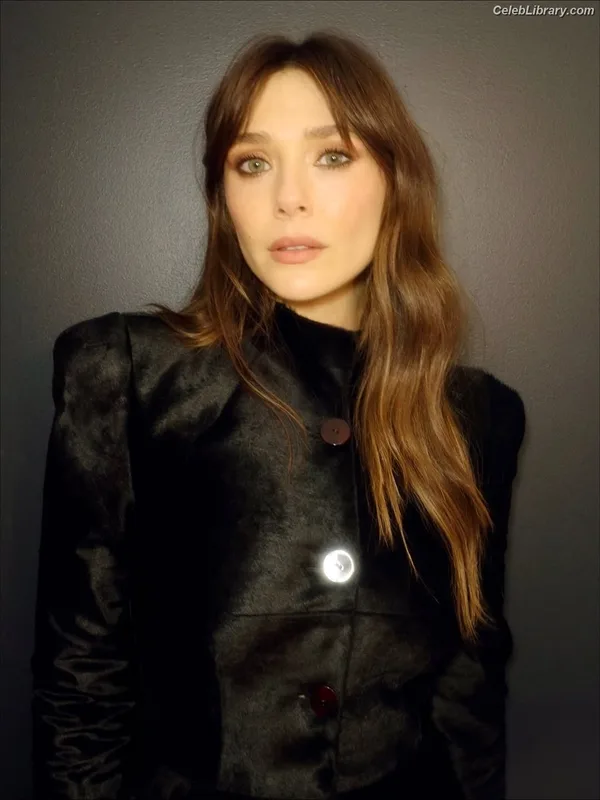 Elizabeth Olsen photo 9 of 2302