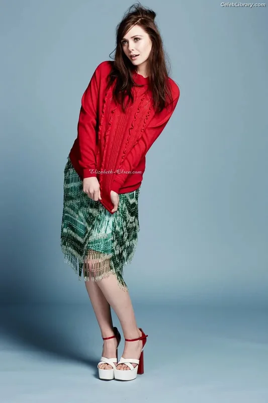 Elizabeth Olsen photo 10 of 2302