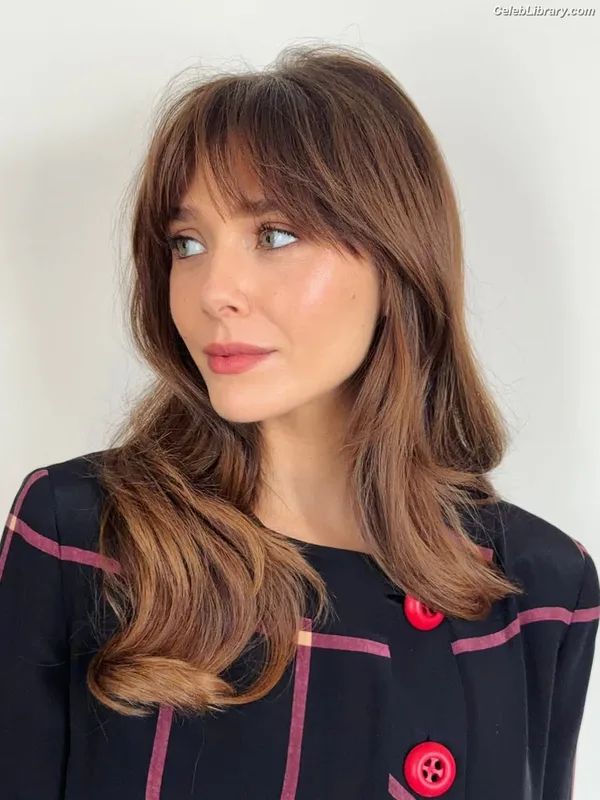 Elizabeth Olsen photo 11 of 2302