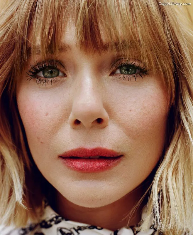 Elizabeth Olsen photo 24 of 2302