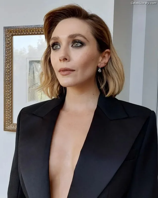 Elizabeth Olsen photo 4 of 2302