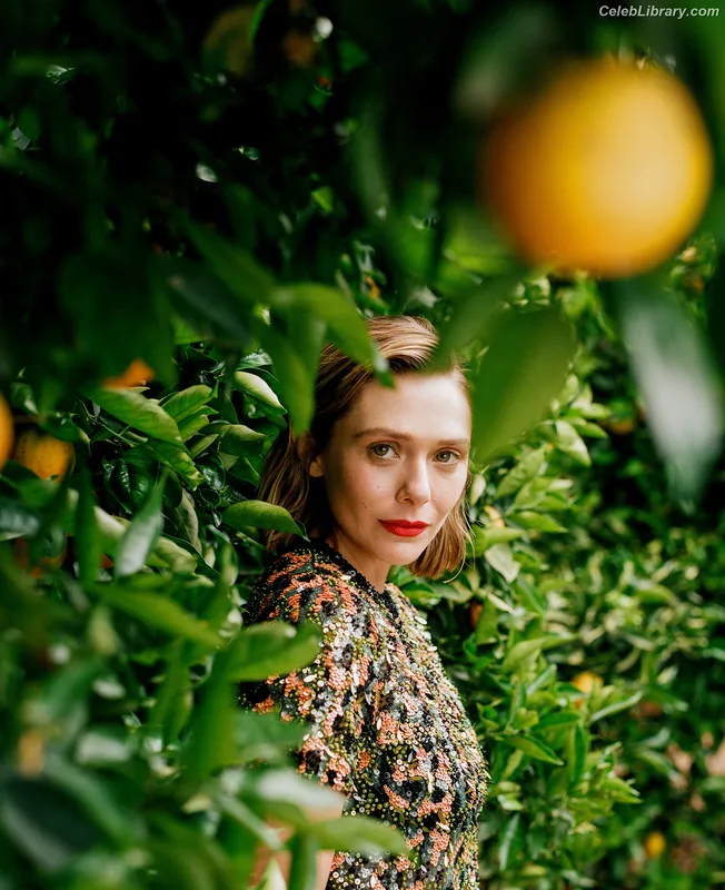 Elizabeth Olsen photo 5 of 2302
