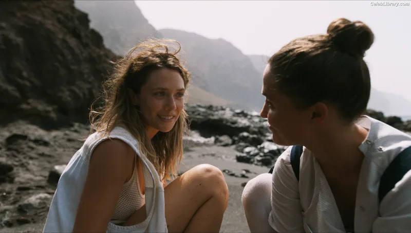 Elizabeth Olsen photo 7 of 2302