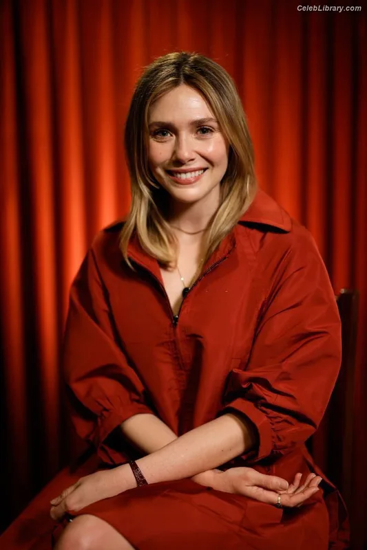 Elizabeth Olsen photo 11 of 2302