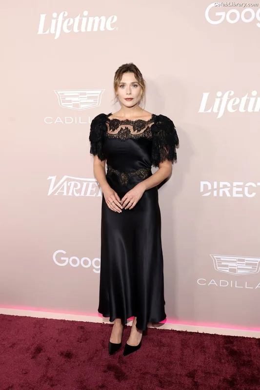 Elizabeth Olsen photo 15 of 2302