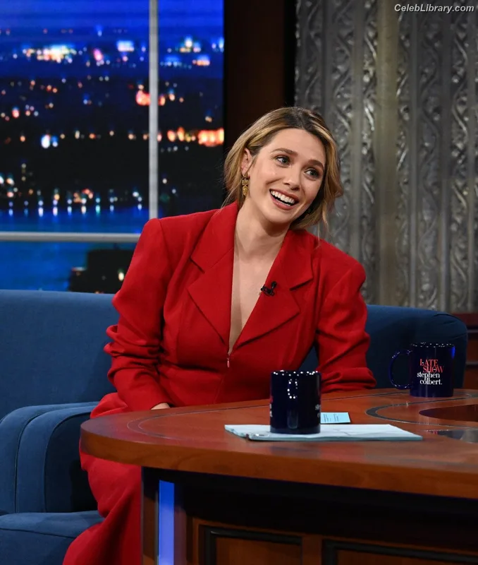 Elizabeth Olsen photo 21 of 2302