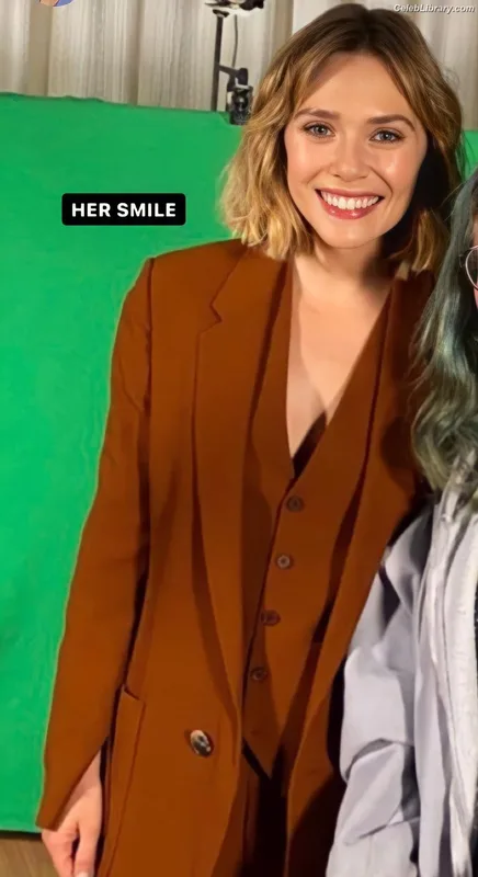 Elizabeth Olsen photo 23 of 2302
