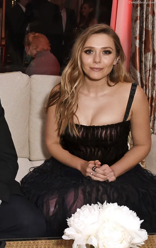 Elizabeth Olsen photo 24 of 2302