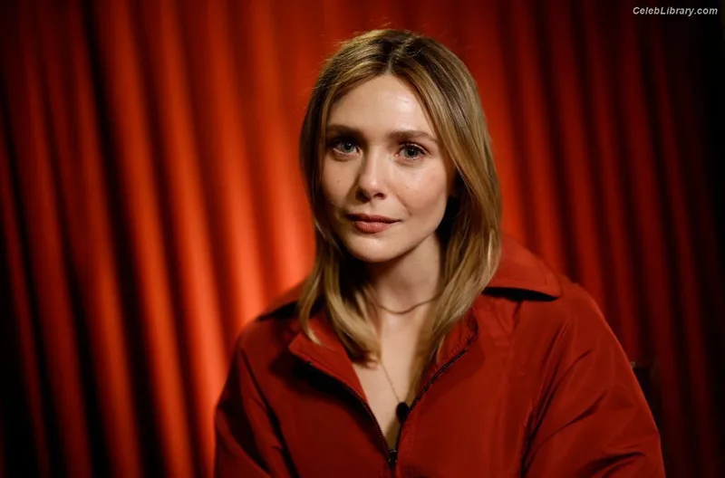Elizabeth Olsen photo 11 of 2302