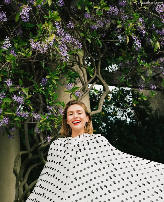 Elizabeth Olsen photo 14 of 2302