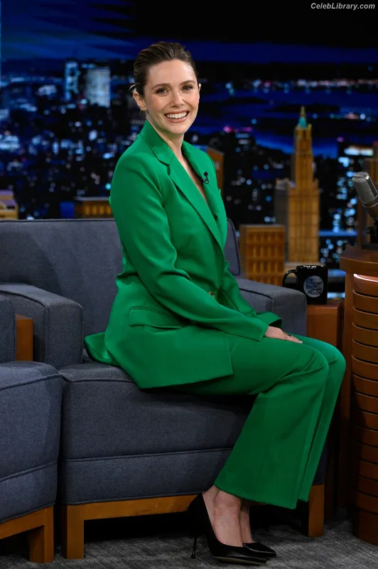 Elizabeth Olsen photo 15 of 2302