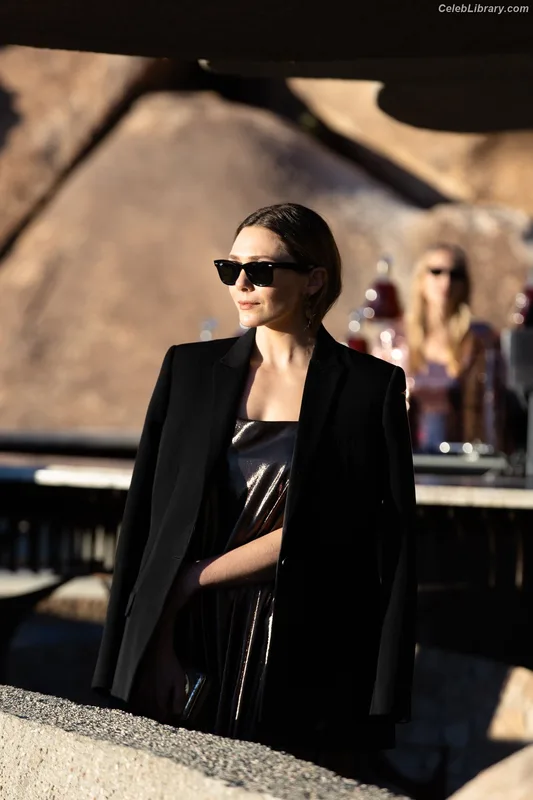 Elizabeth Olsen photo 14 of 2302