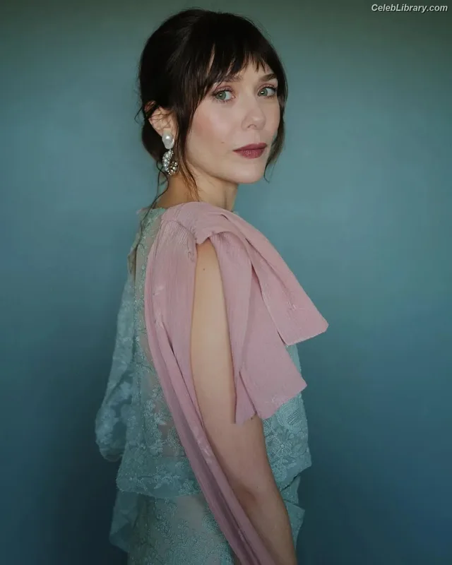 Elizabeth Olsen photo 18 of 2302